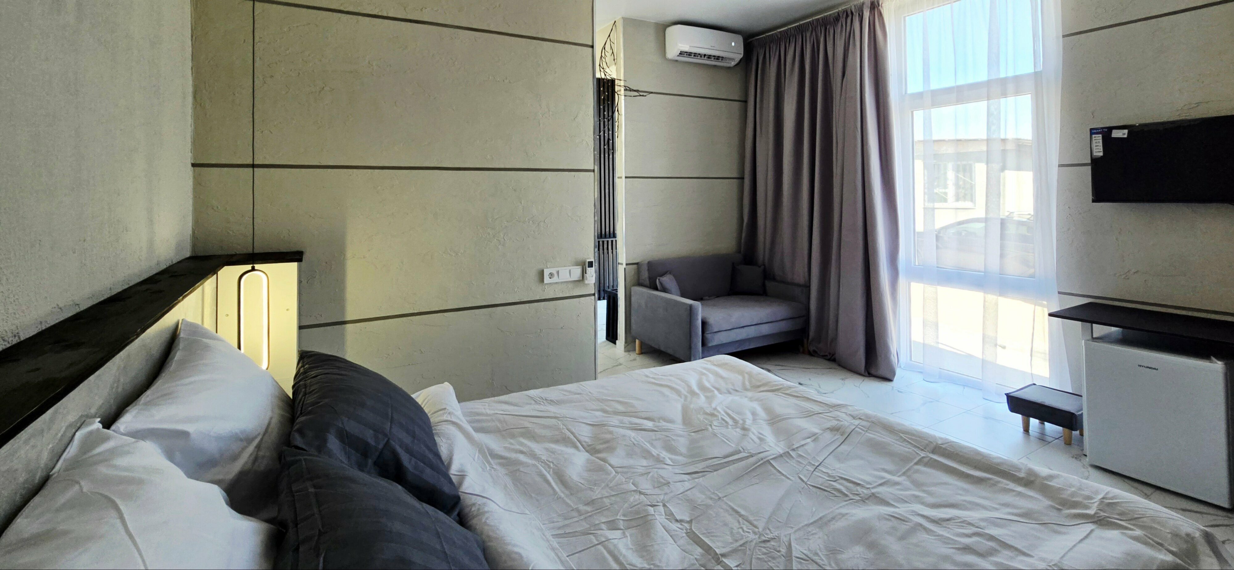 Водопад, Бухта, Скала