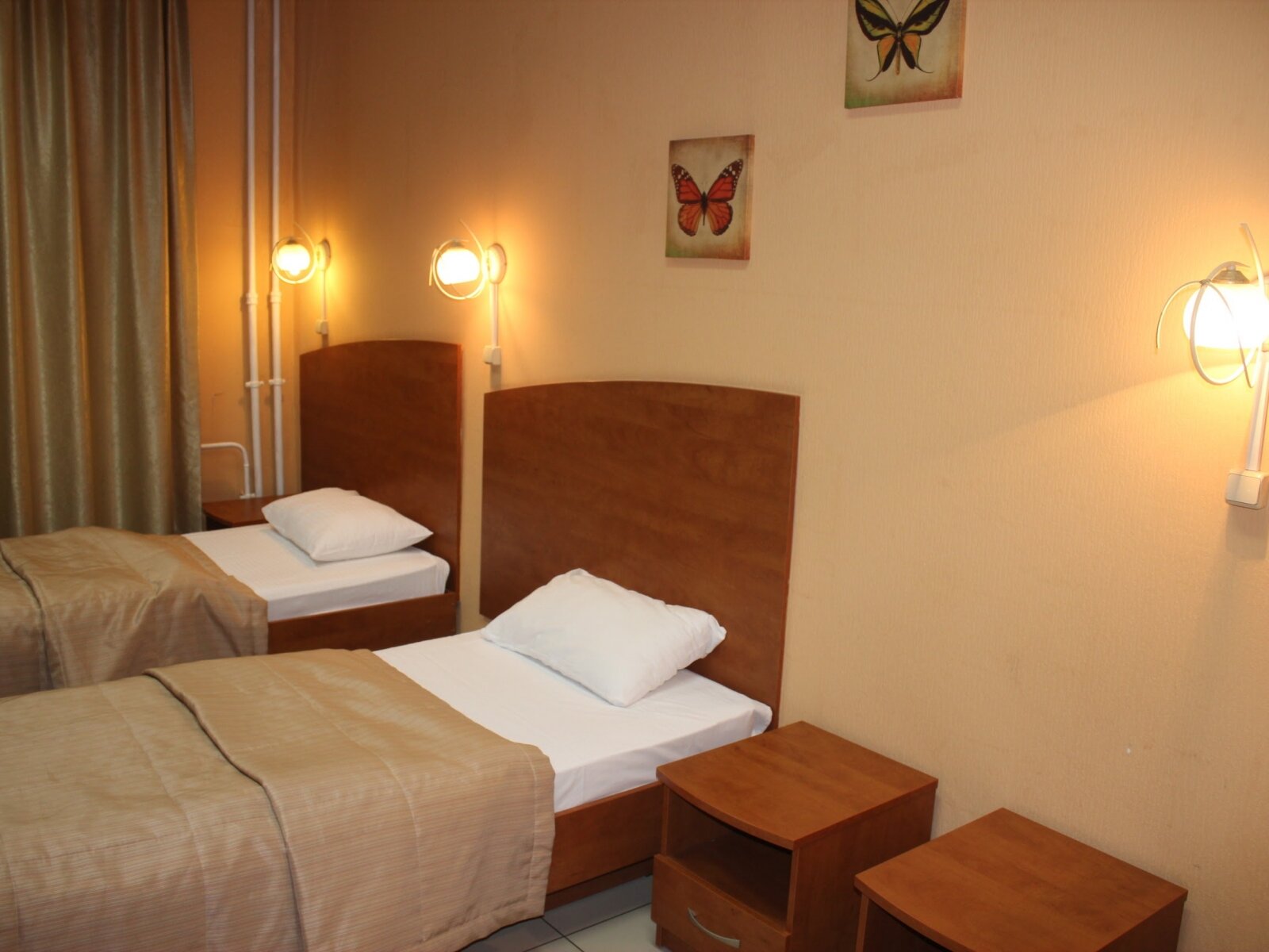 Трехместный номер с общей ванной комнатой