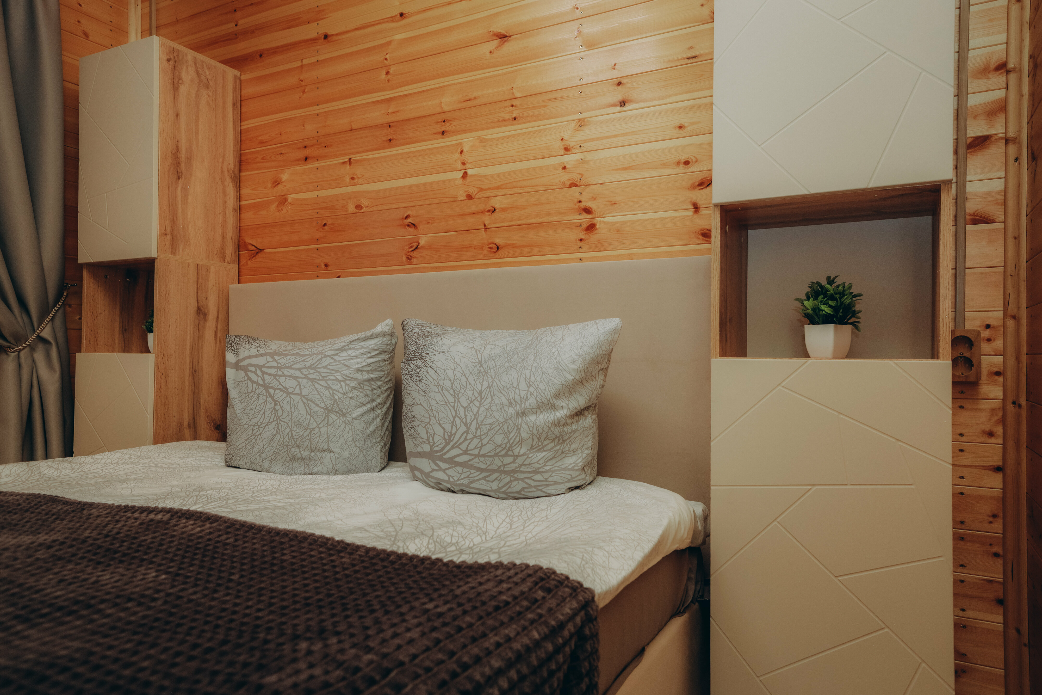 Двухместный номер с двуспальной кроватью и дополнительной кроватью