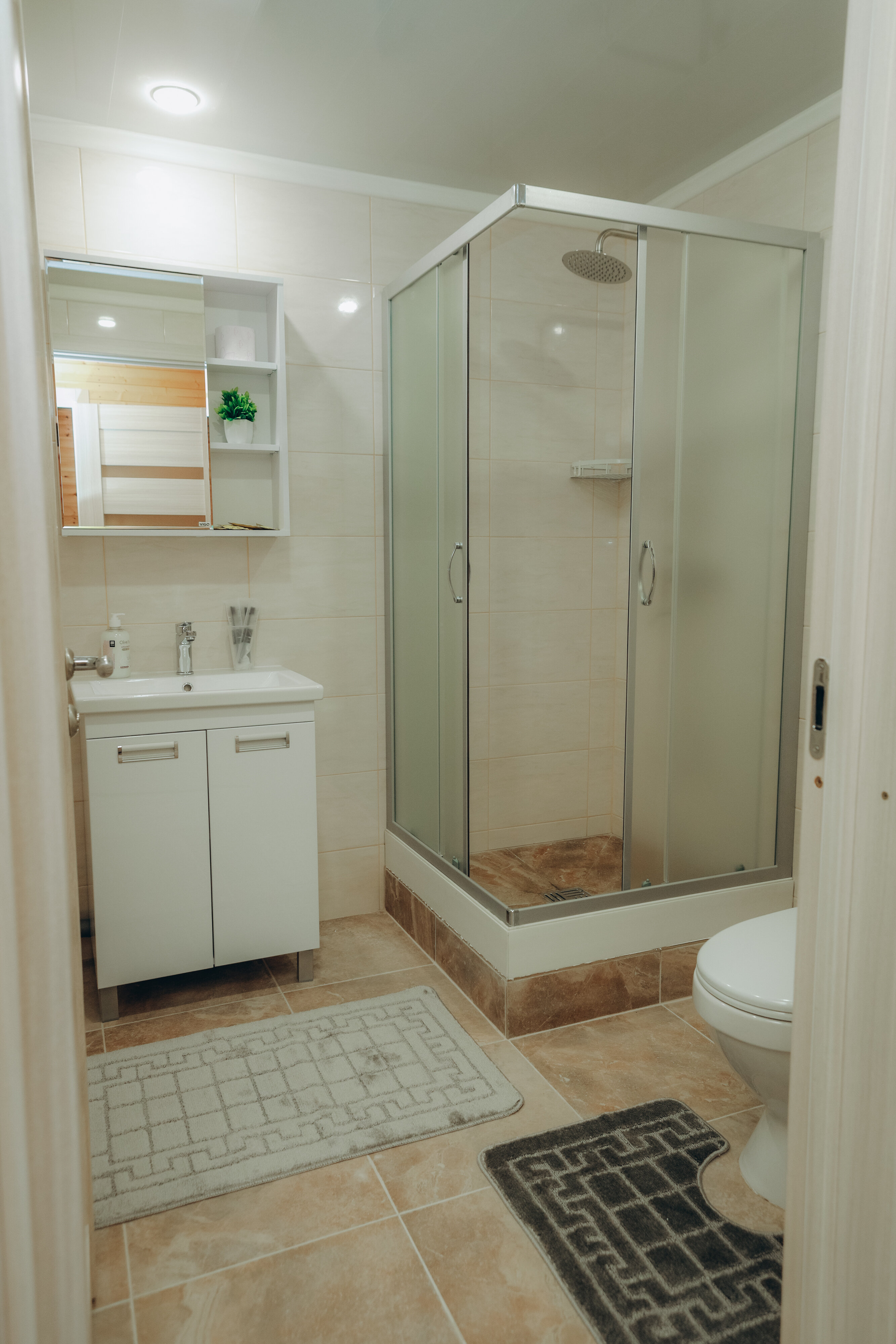 Двухместный номер с двуспальной кроватью и дополнительной кроватью