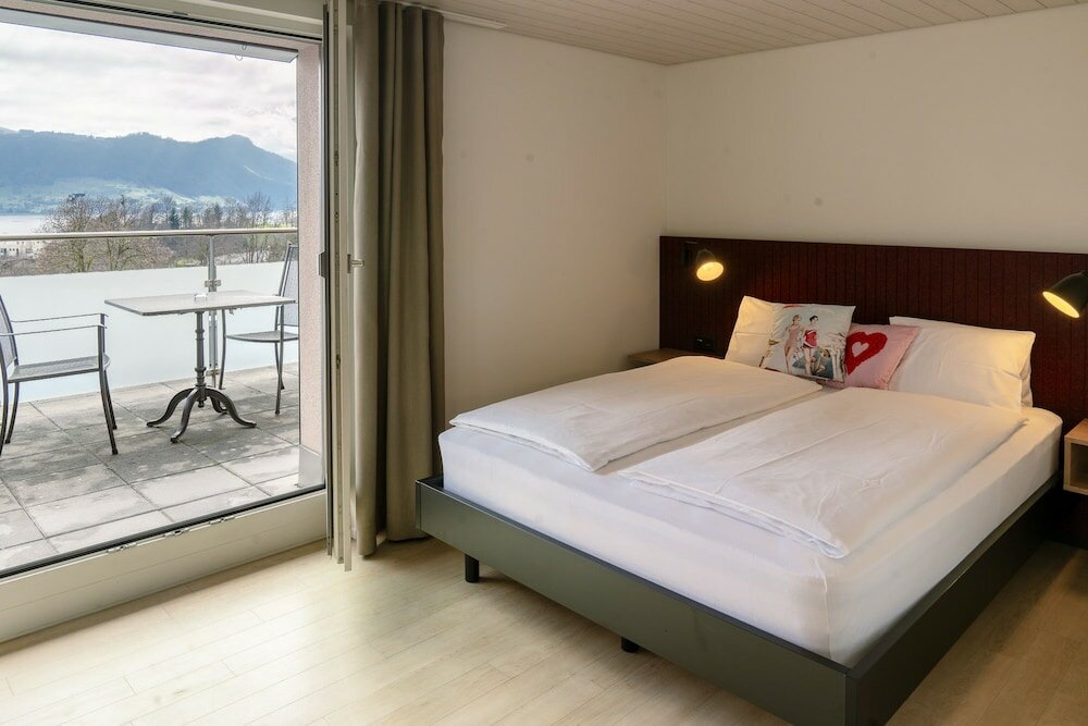 Economy Double Room (inkl. Ticket für den ÖPNV)