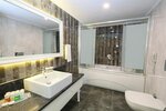 Standard Jacuzzi Suite в Sherwood Exclusive Lara