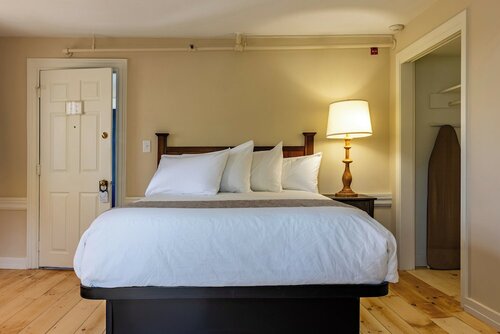 Historic Queen в The Wolfeboro Inn