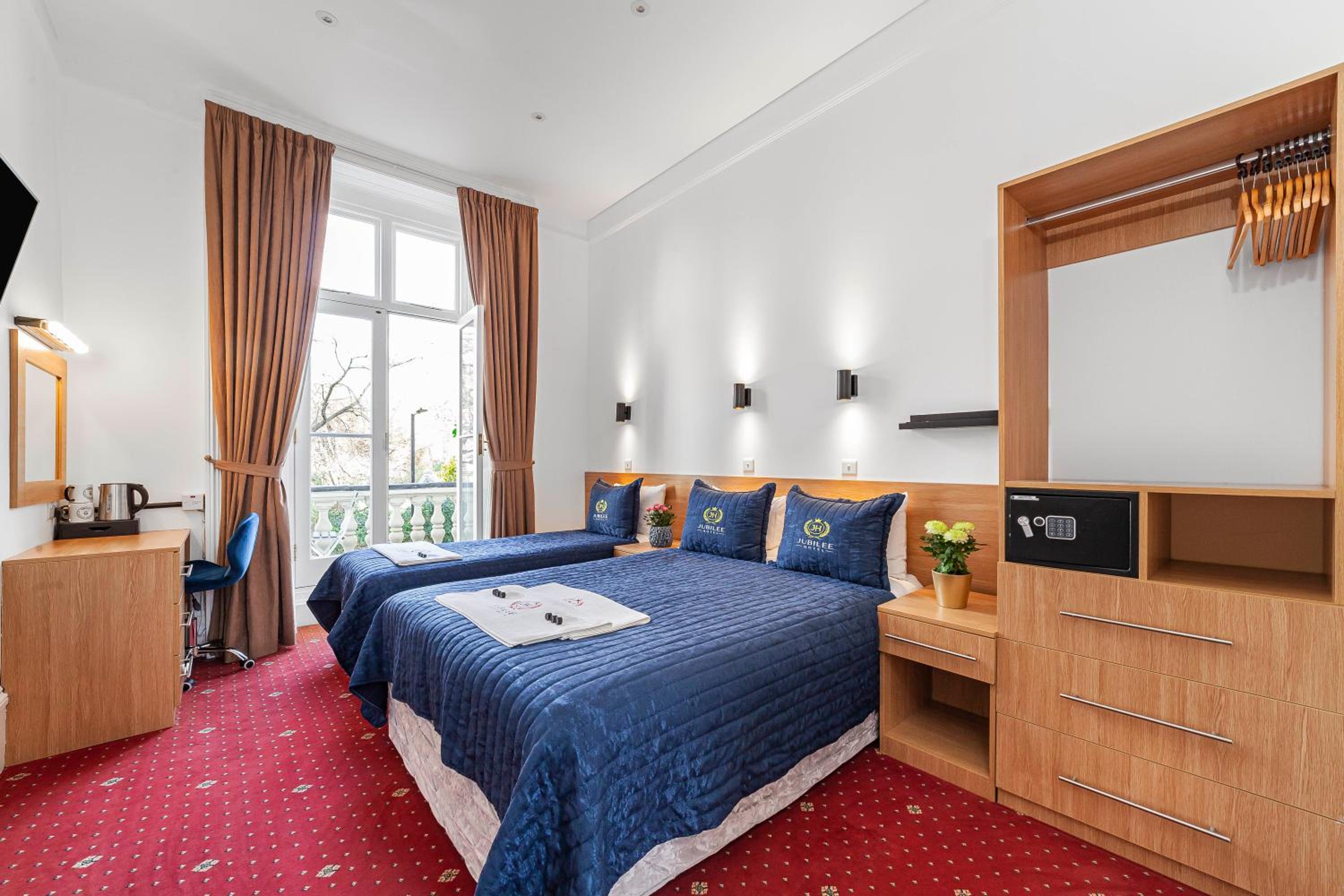 Triple Room with Balcony