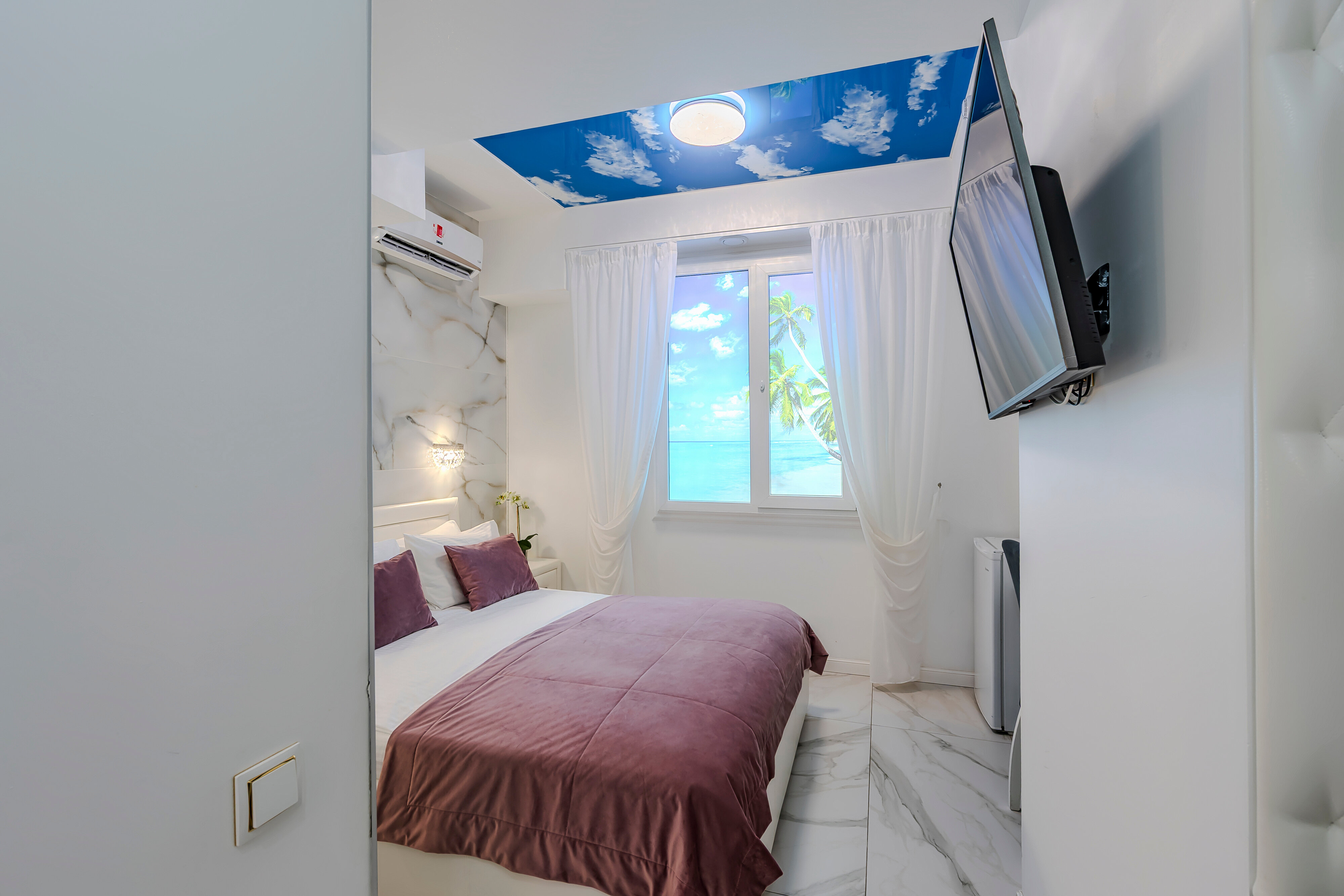 Двухместный номер эконом с имитацией окна