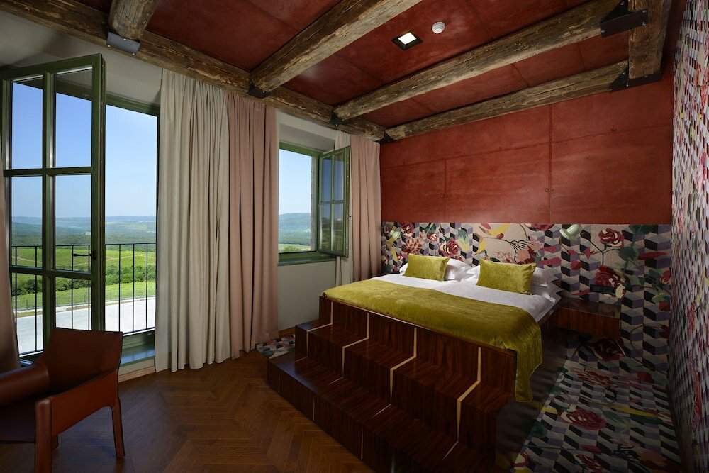 DELUXE ROOM VALLEY VIEW