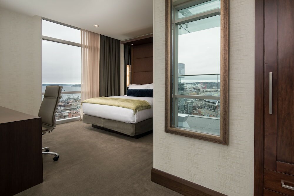 Penthouse, 2 Bedrooms, Accessible (Mobility & Hearing, Roll-In Shower)