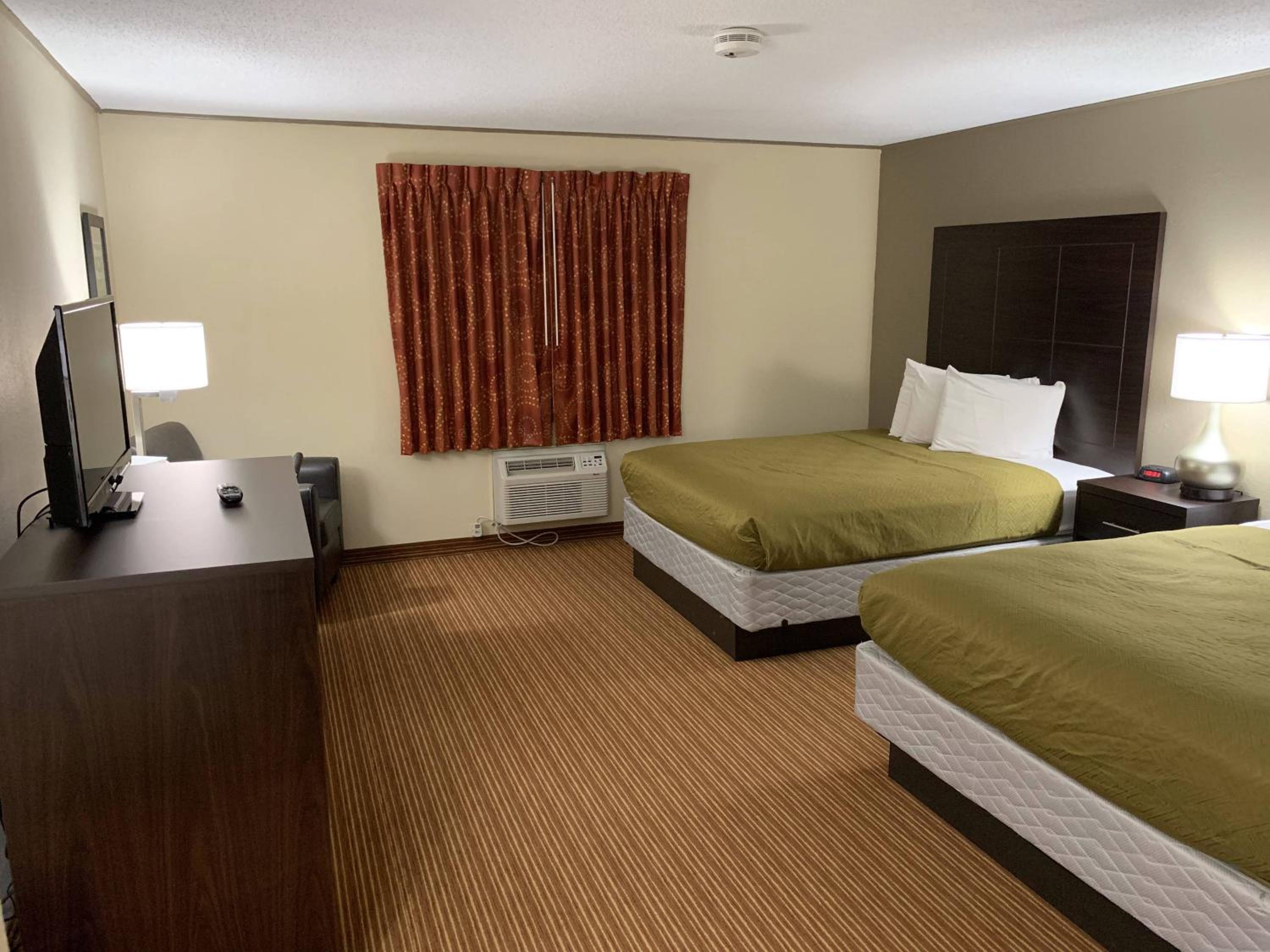 Queen Room With Two Queen Beds - Non-Smoking