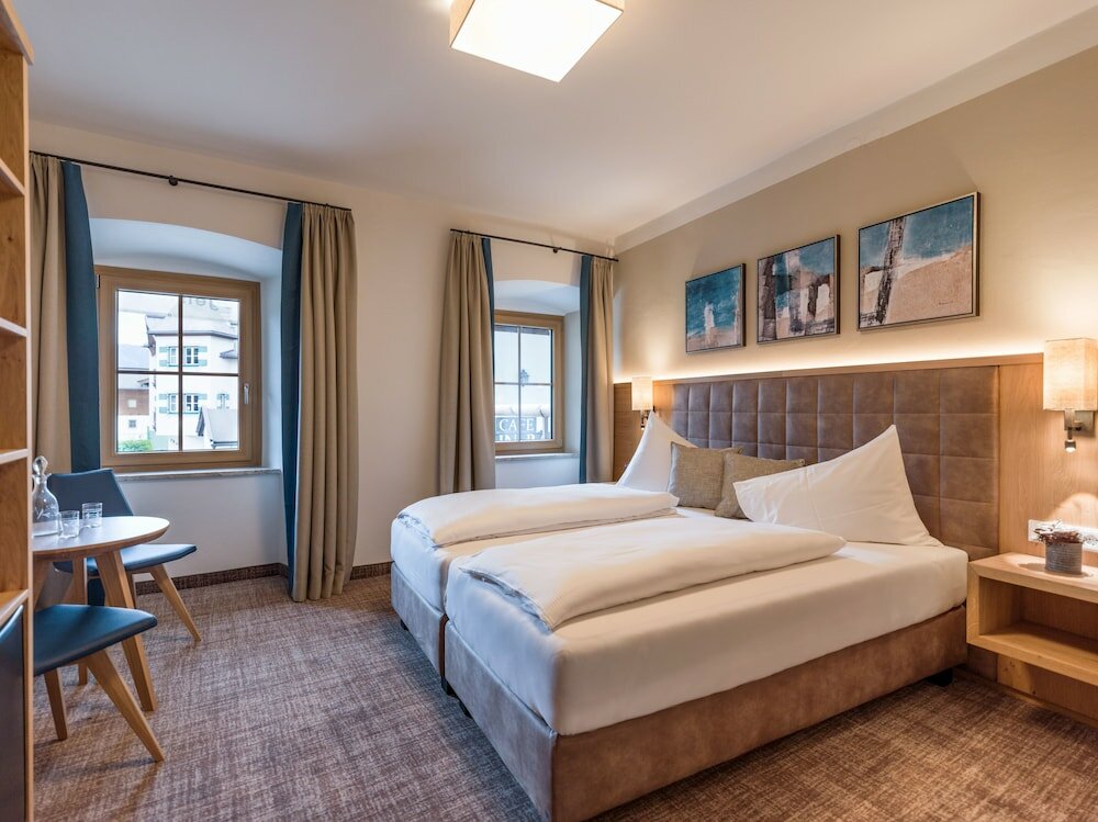 Double Room (S)