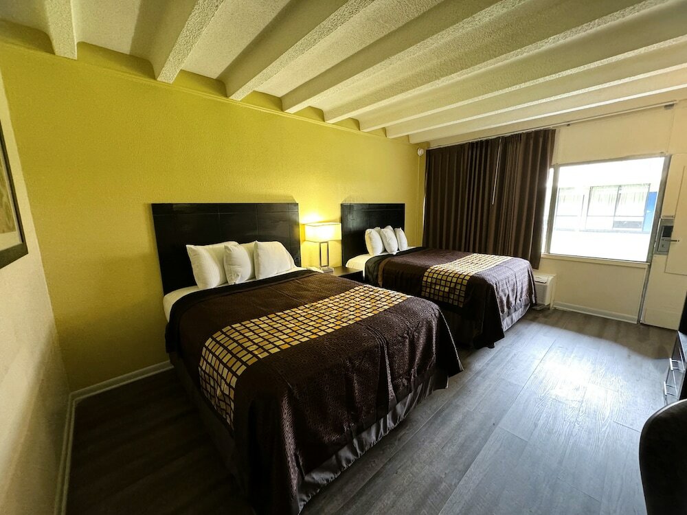 Deluxe Studio Suite, 2 Queen Beds, Non Smoking