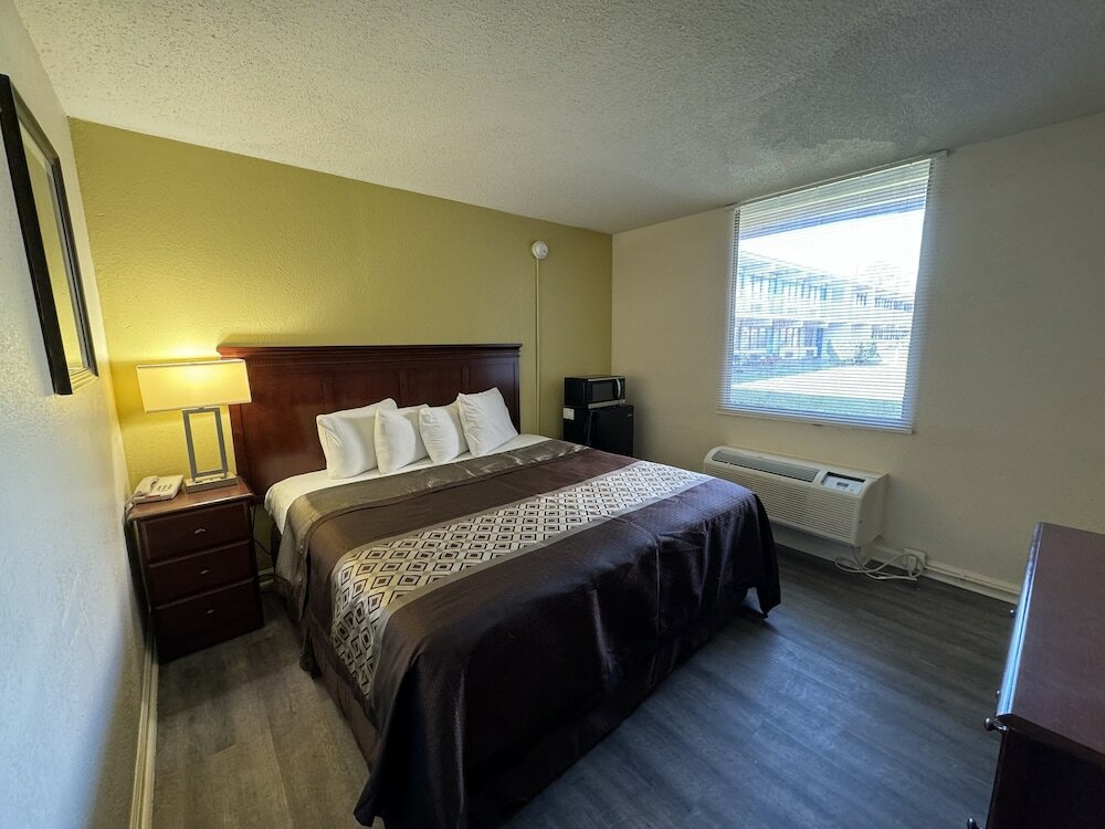 Deluxe Room, 1 King Bed, Smoking