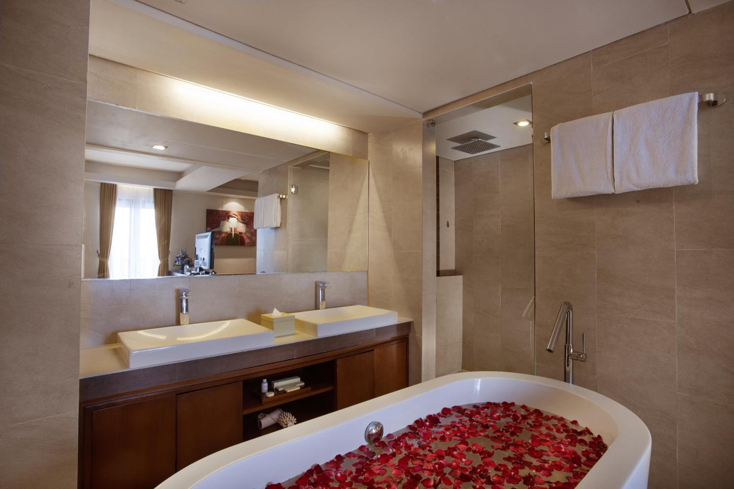 Honeymoon King Suite