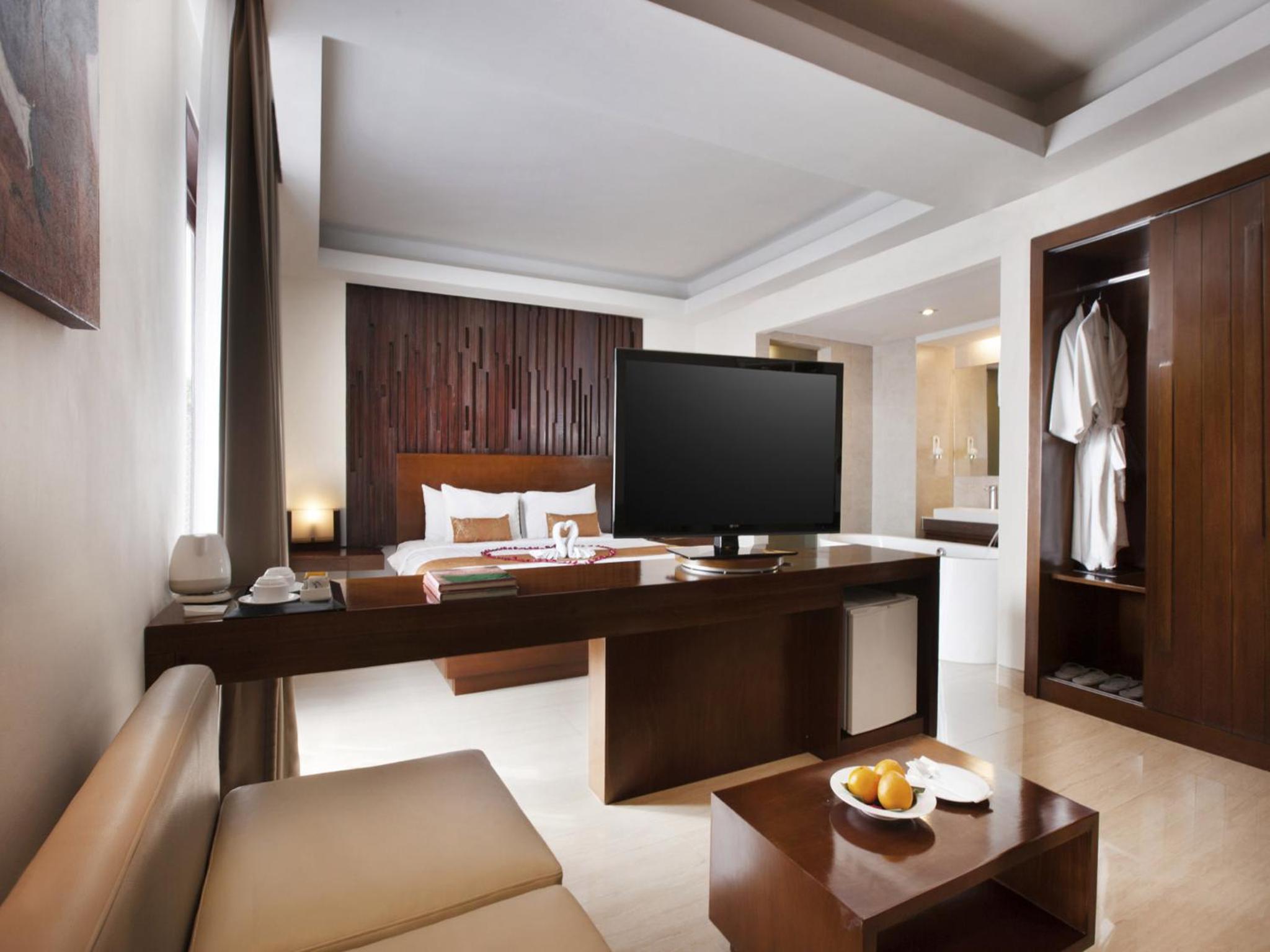 Honeymoon King Suite