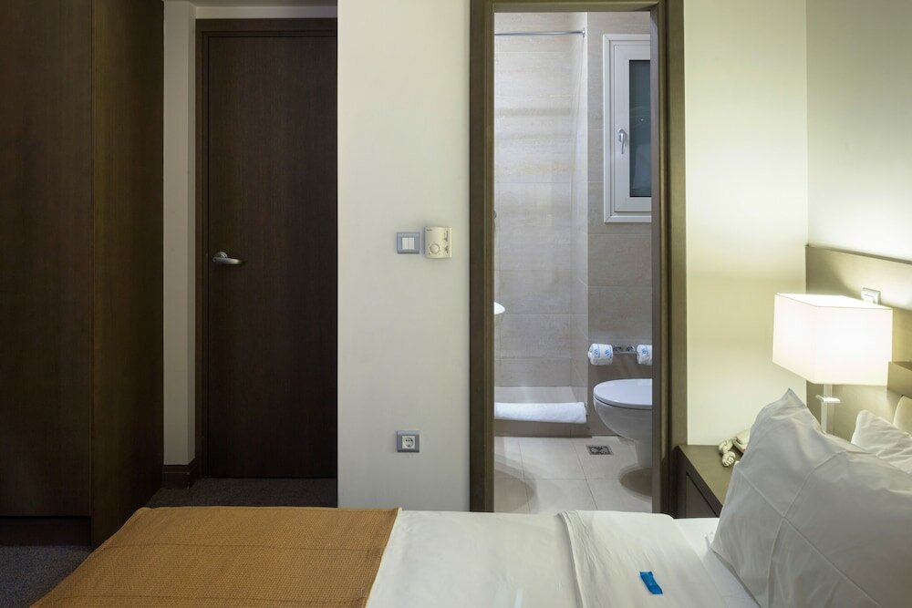 Family Room, Connecting Rooms
