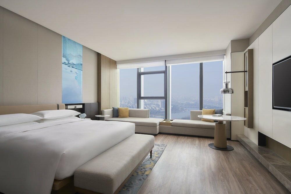 Deluxe Room, 1 King Bed, Corner