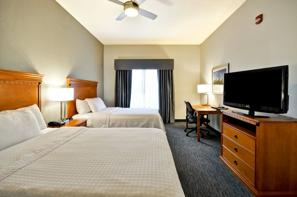 Suite, 2 Queen Beds, Accessible Shower