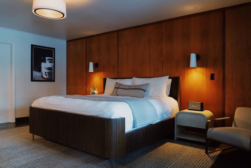 Room (DeVille)