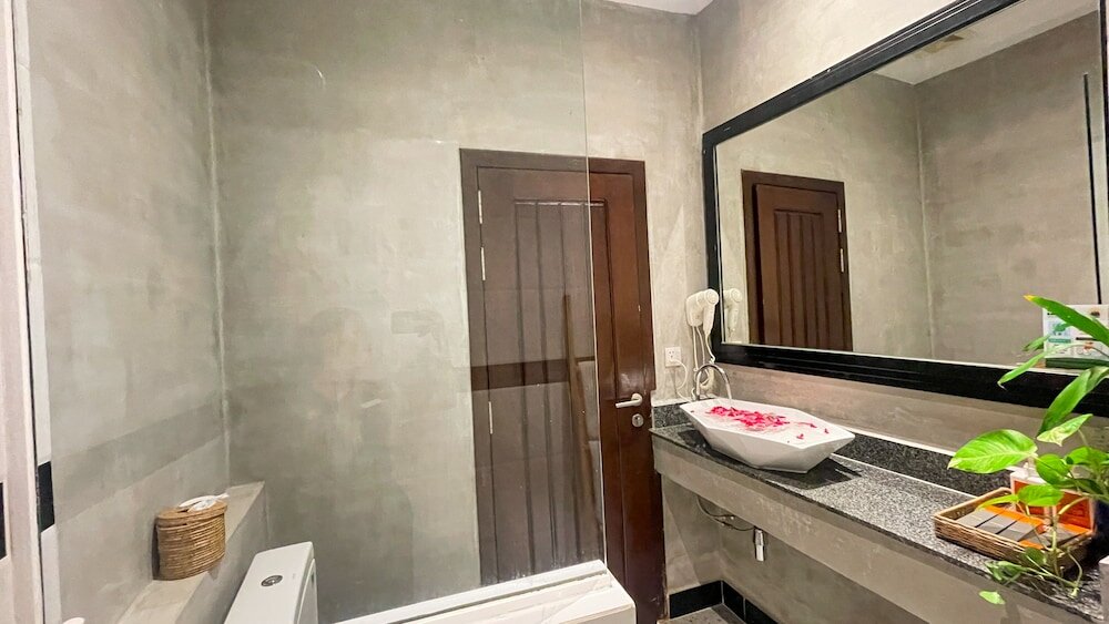 Family Studio Suite, Pool View (Free Bus Station Pick up)