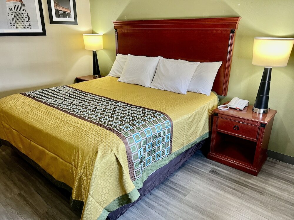 Deluxe Room, 1 King Bed, Smoking