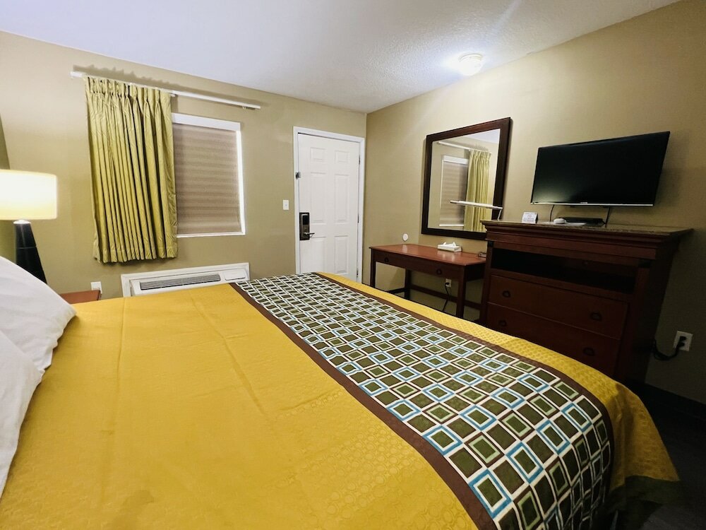 Deluxe Room, 1 King Bed, Non Smoking