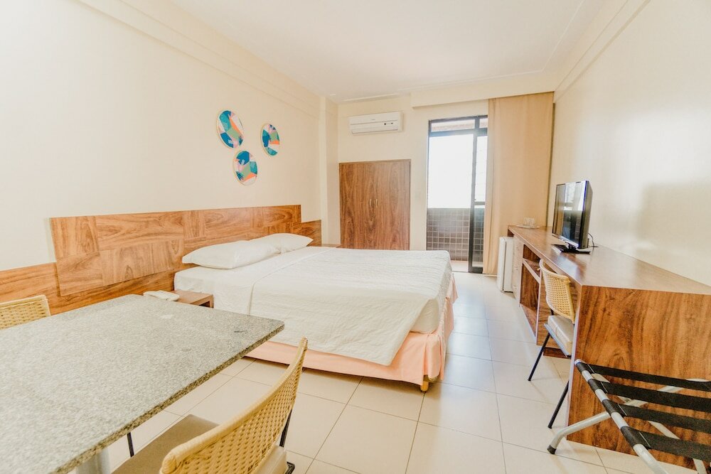 Standard Twin Room, 1 Queen Bed