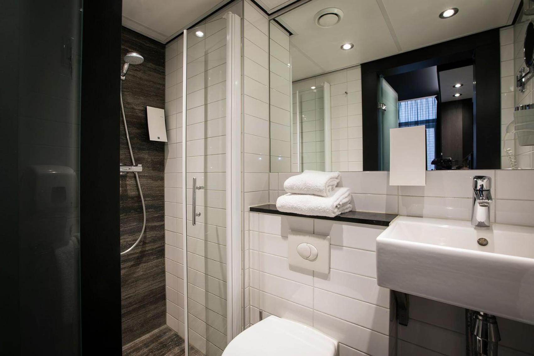 Comfort Room 1 Single Bed