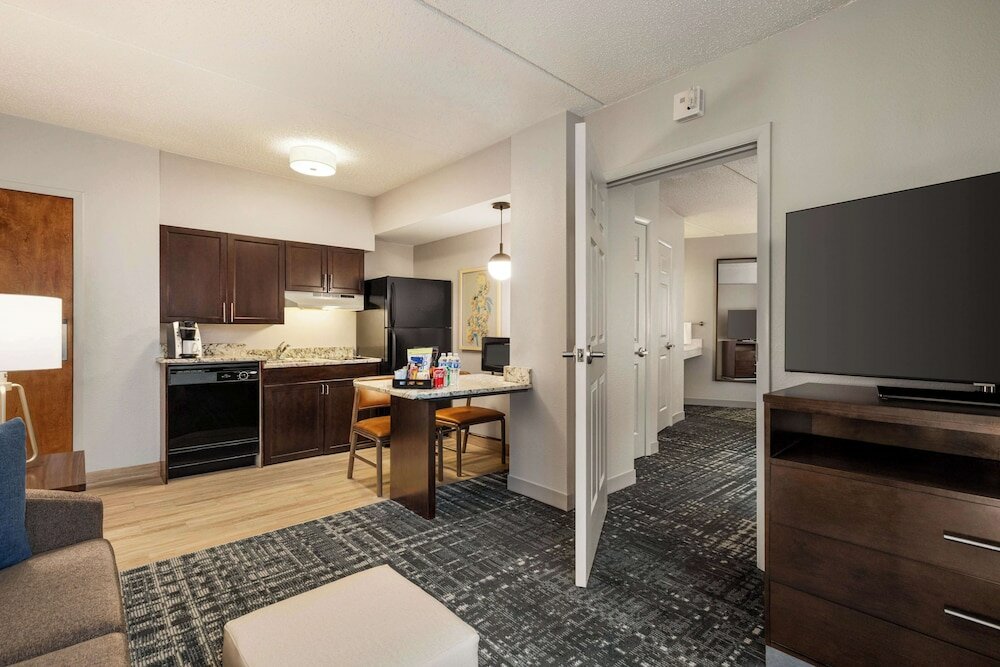 Premium Suite, 1 King Bed, Accessible, Bathtub