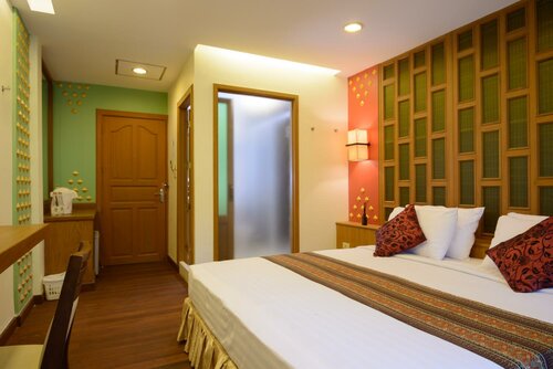 Grand Deluxe Double Room в Golden House Bangkok