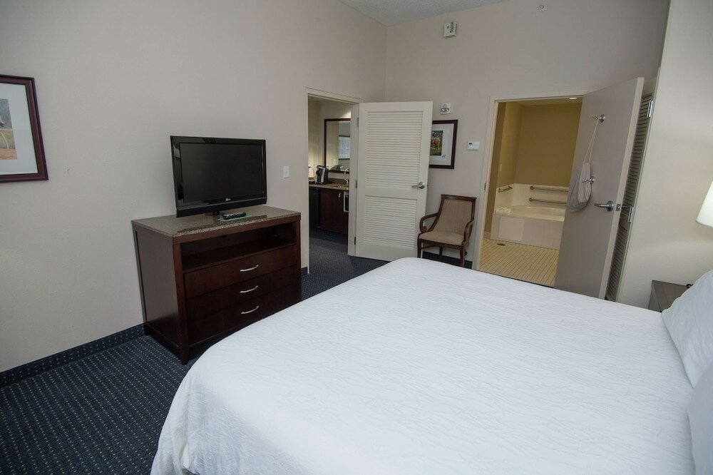 Suite, 1 King Bed, Accessible, Non Smoking (Hearing Impaired)