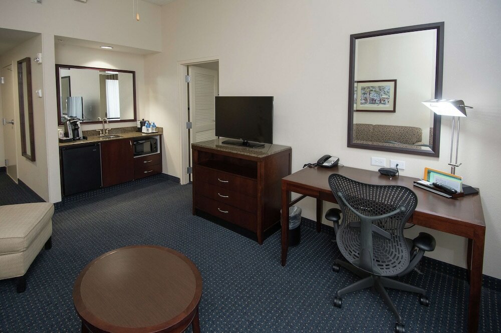 Suite, 1 King Bed, Accessible, Non Smoking (Hearing Impaired)