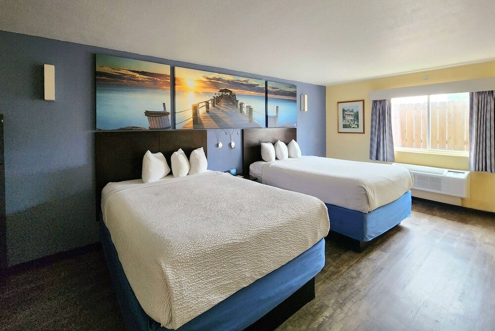 Efficiency, 2 Queen Beds, Accessible, Kitchenette