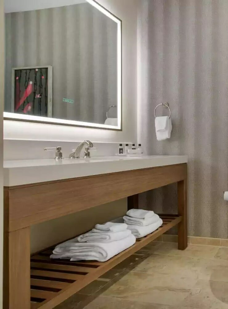 Standard Room, 1 King Bed, Non Smoking (Accessible Tub)