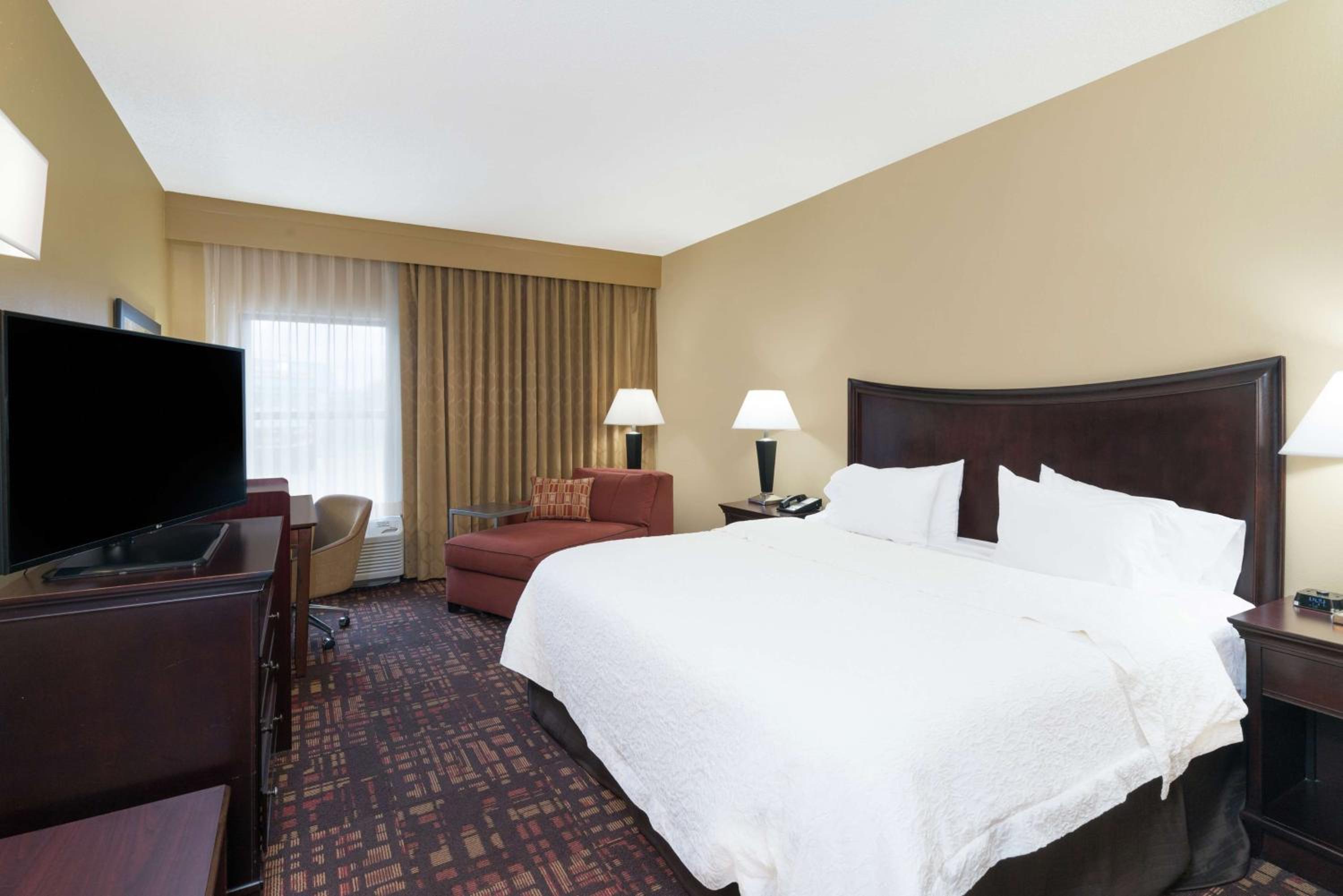 King Room with King Bed - Non-Smoking