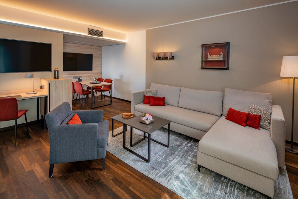 Suite (2-Room)