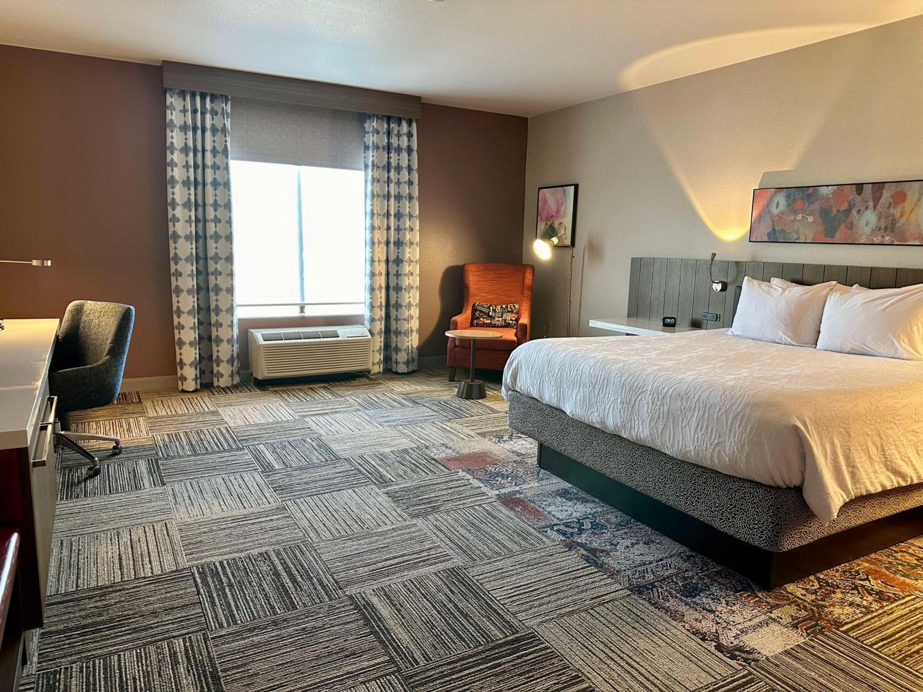 King Room with Tub - Mobility and Hearing Access