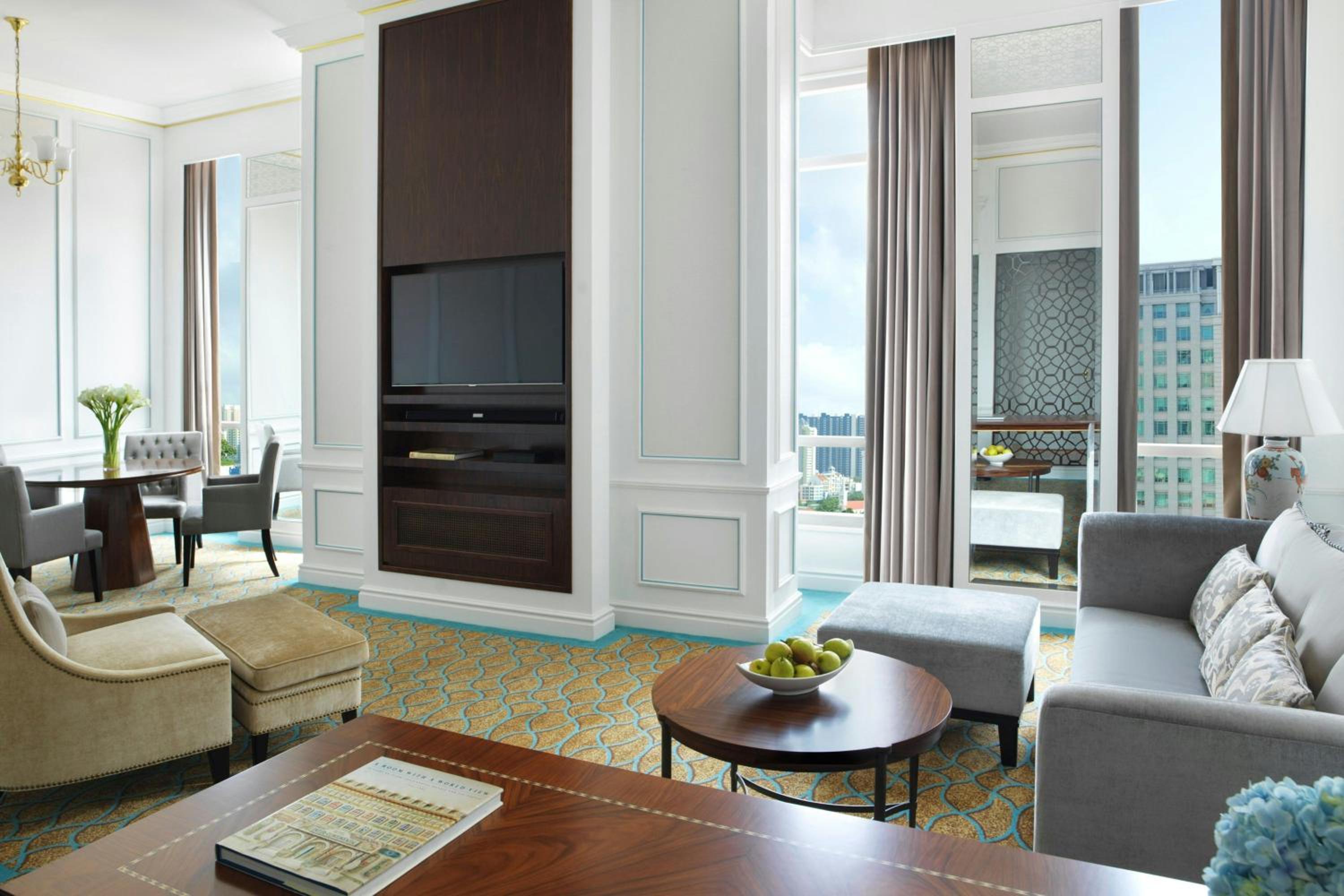 One-Bedroom Premier King Suite with Club Access