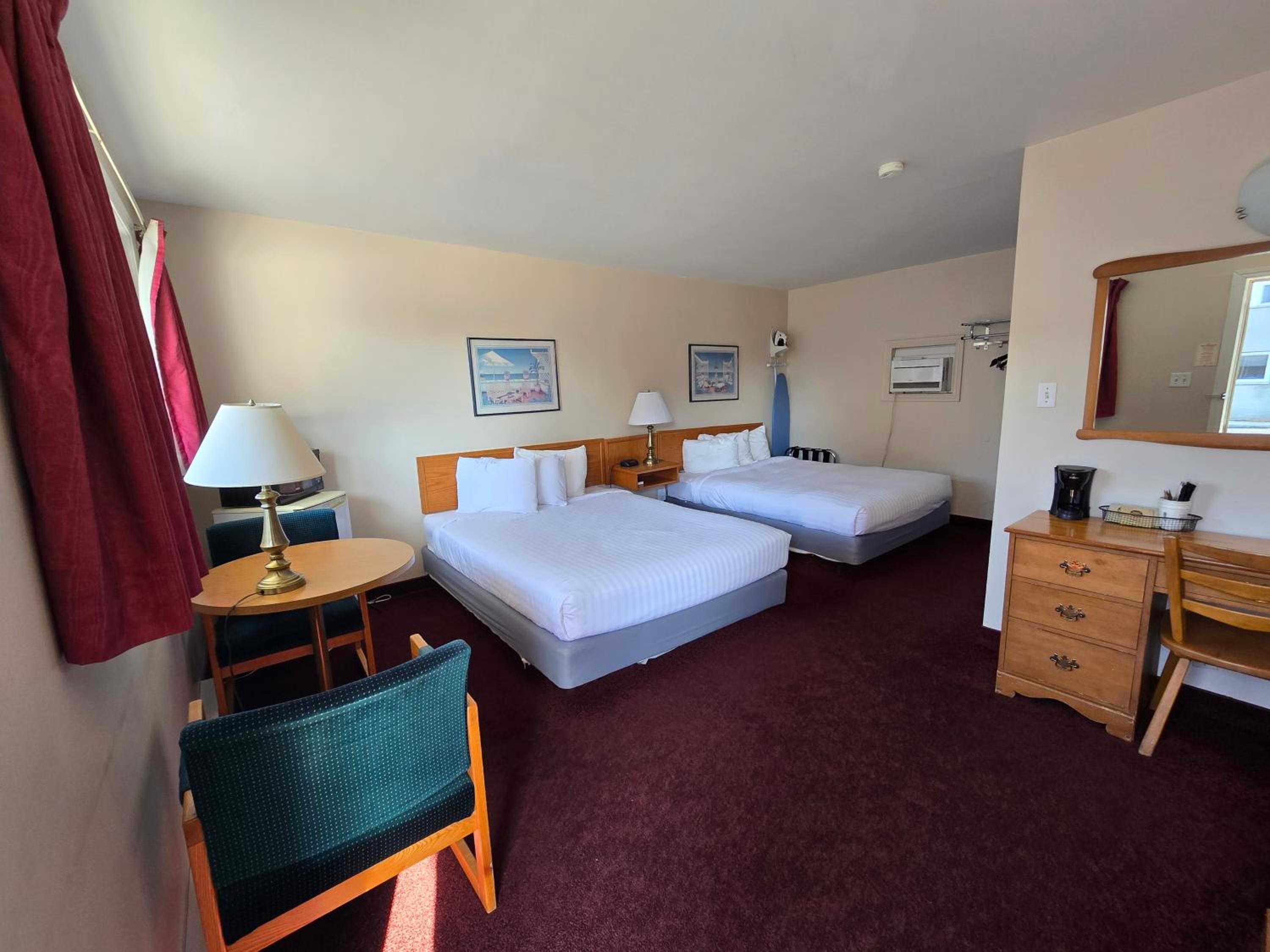 Queen Room with Two Queen Beds - Exterior Access/Non-Smoking