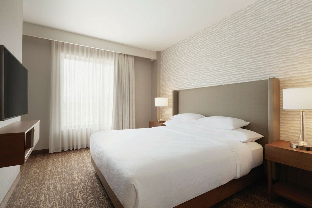Suite, 1 King Bed, Accessible (Roll-in Shower)