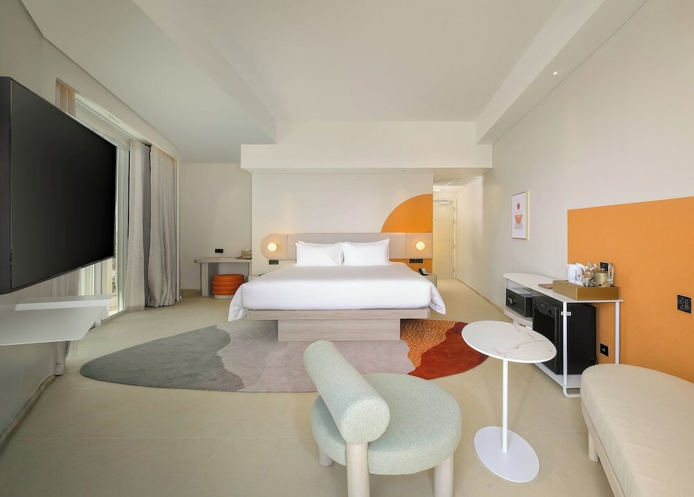 Deluxe Room, 1 King Bed, City View