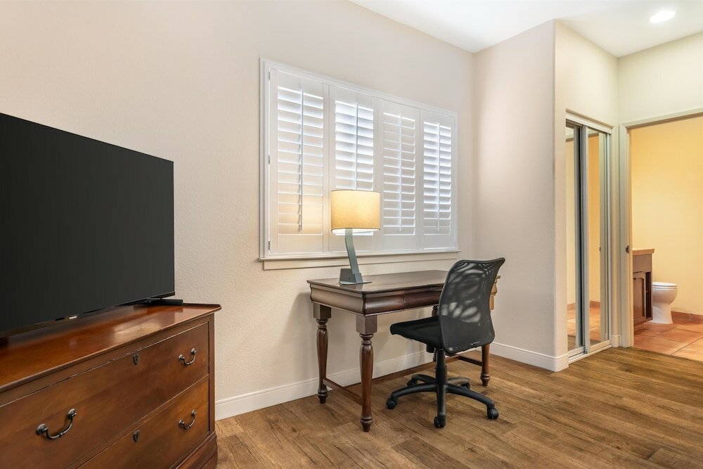 Suite, Multiple Beds, Non Smoking, Jetted Tub
