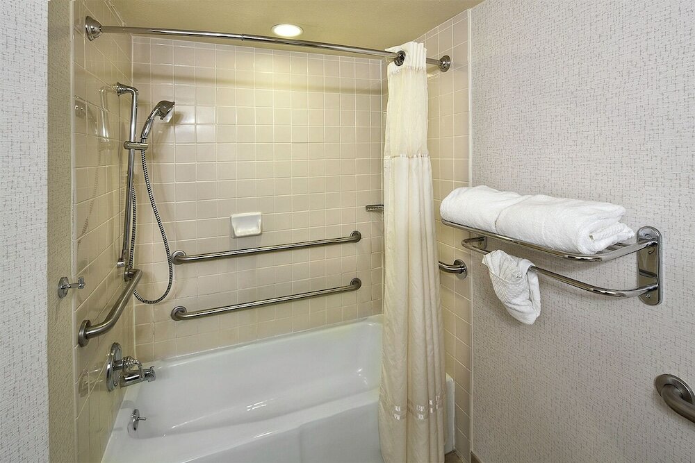 1 King Bed, Non Smoking, High Floor, Accessible