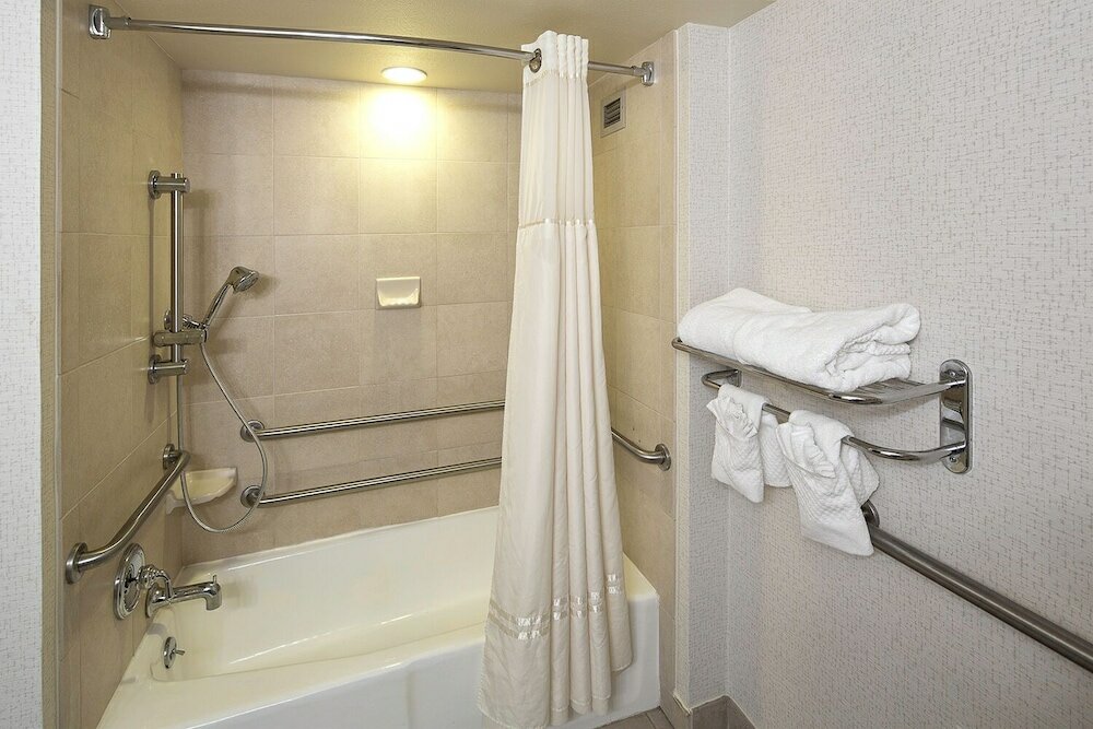 1 King Bed, Non Smoking, High Floor, Accessible