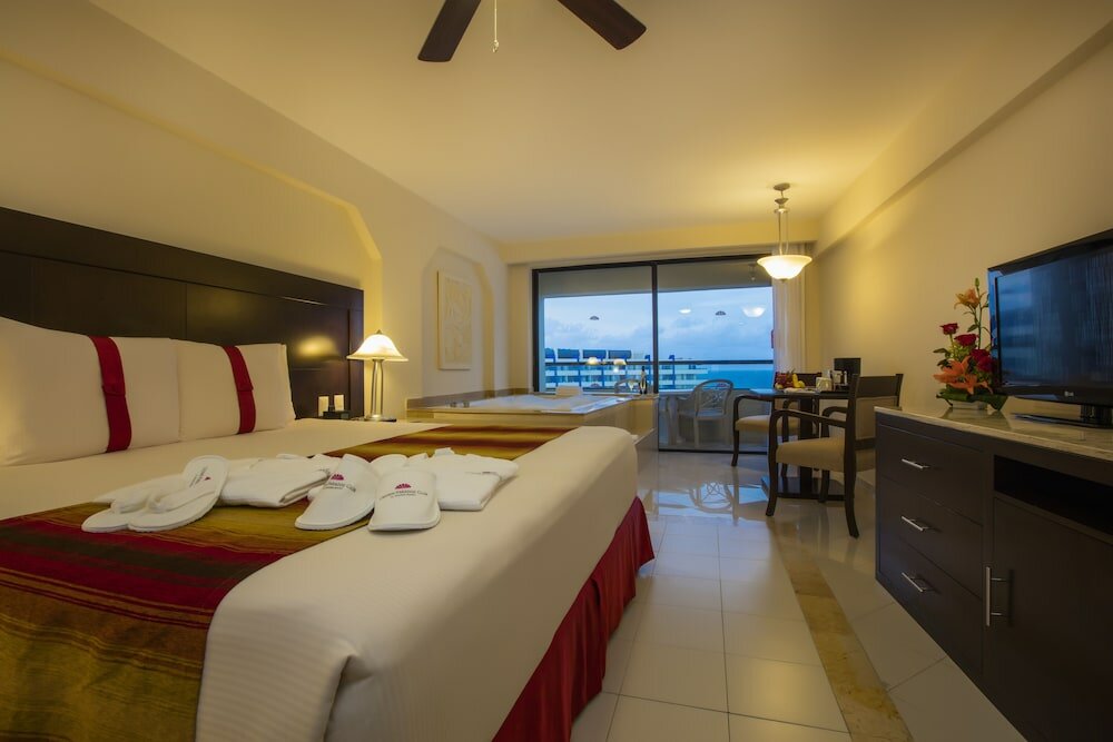 Crown Room, Ocean View (Club Level /Tina Hidromasaje)