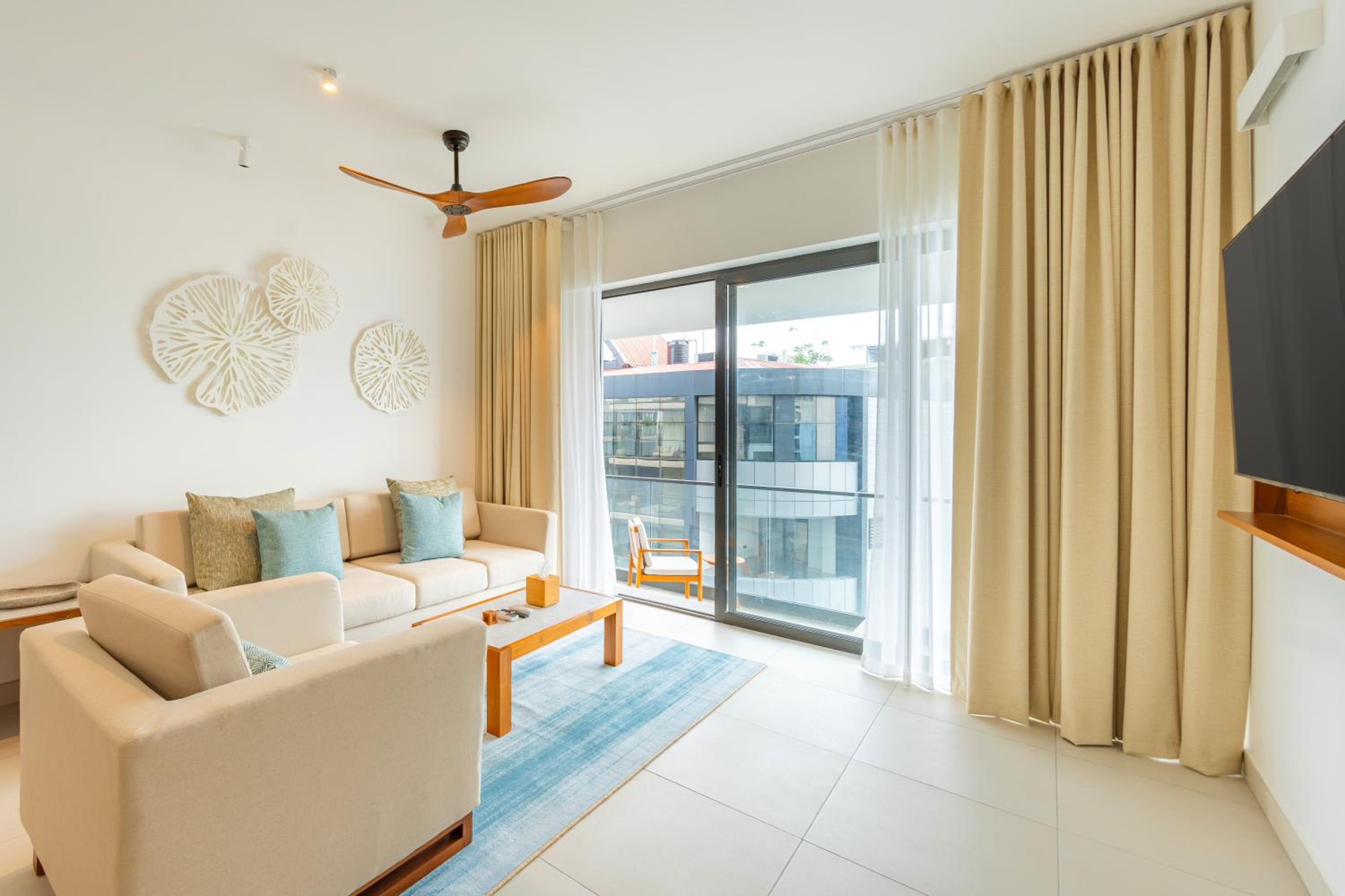 City 3 Bedroom Apartment (Free Airport Transfer)