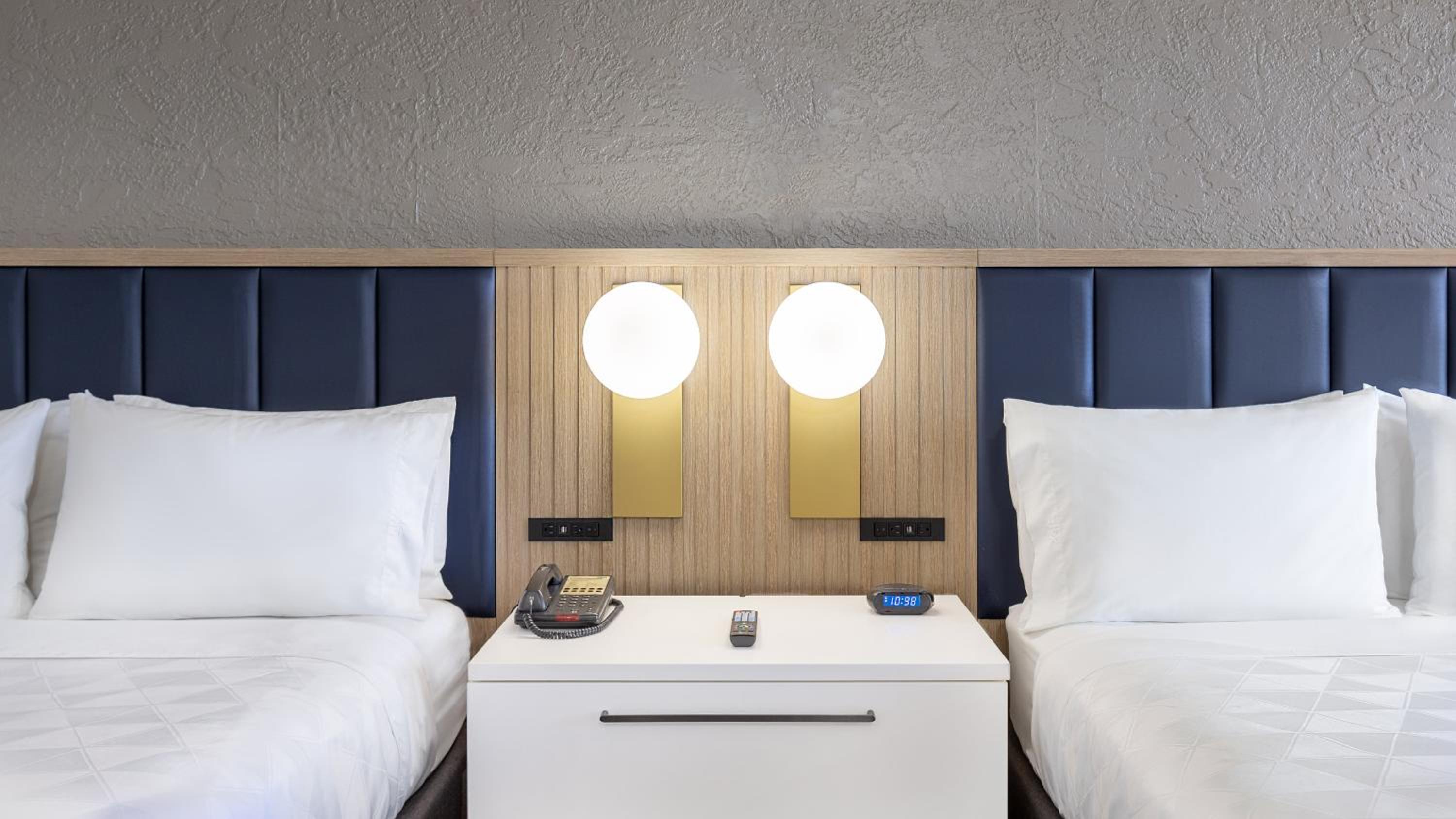 Queen Room with Two Queen Beds Hearing Accessible with Roll-In Shower - Non-Smoking