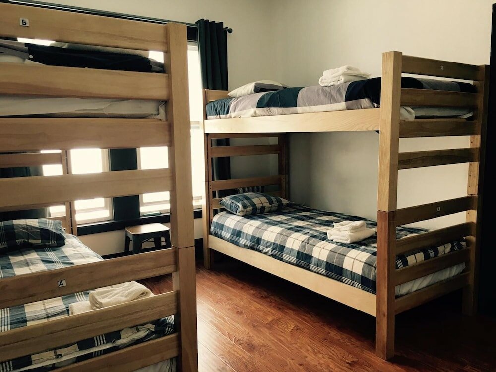 Bartlett Economy Bunks, Hall Bath Seasonal
