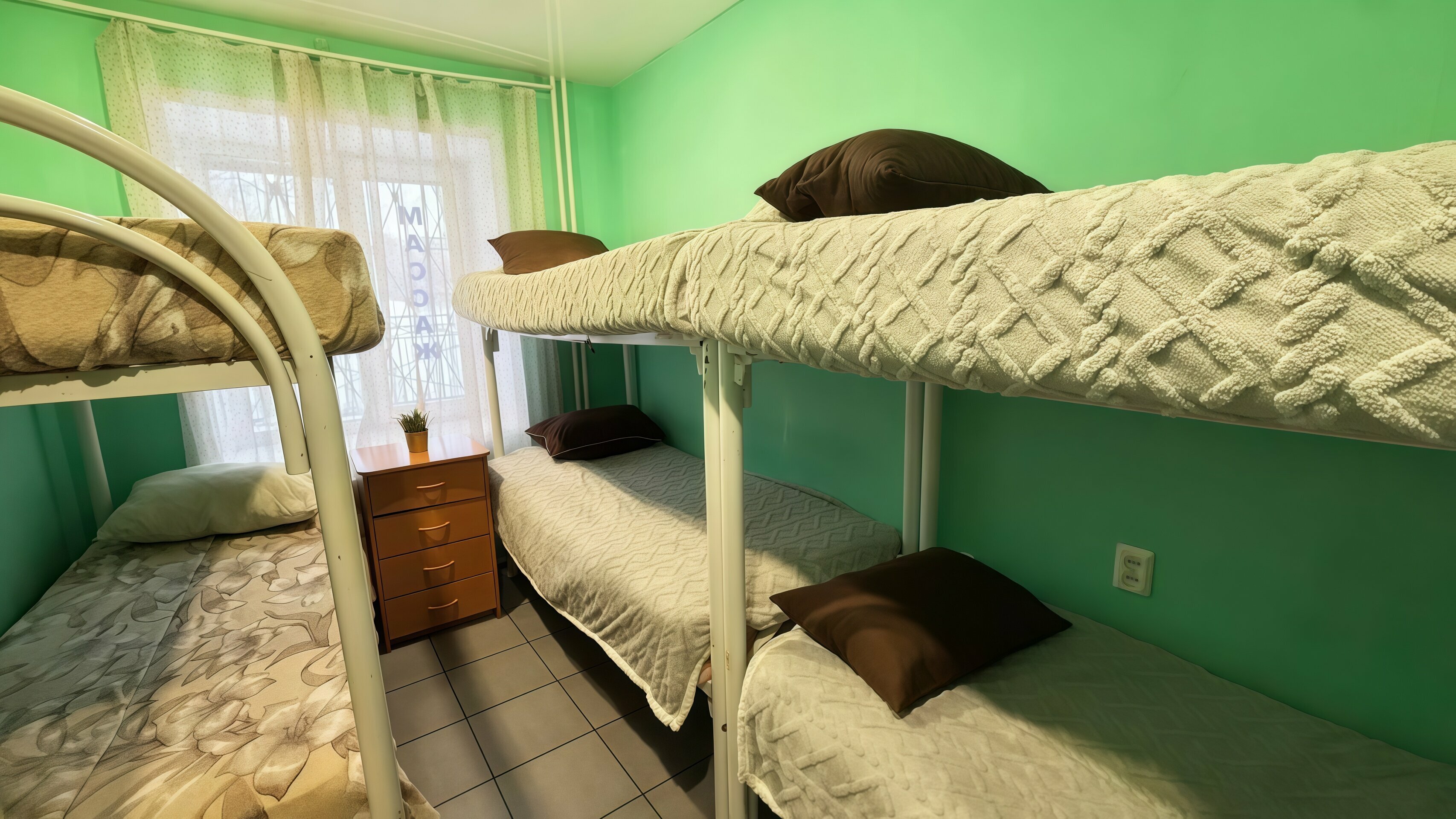 Общий номер для мужчин с 6 кроватями