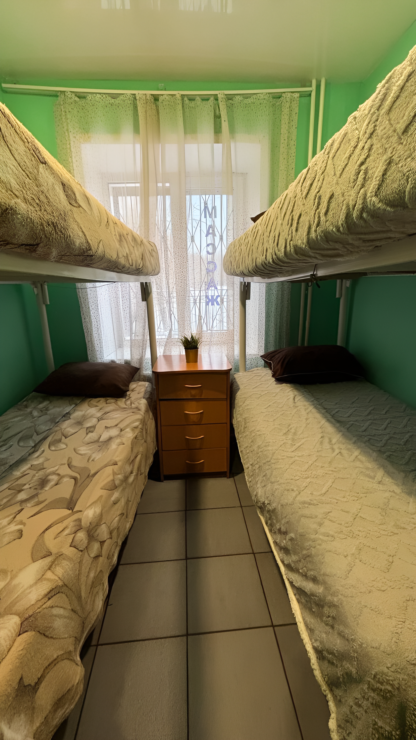 Общий номер для мужчин с 6 кроватями