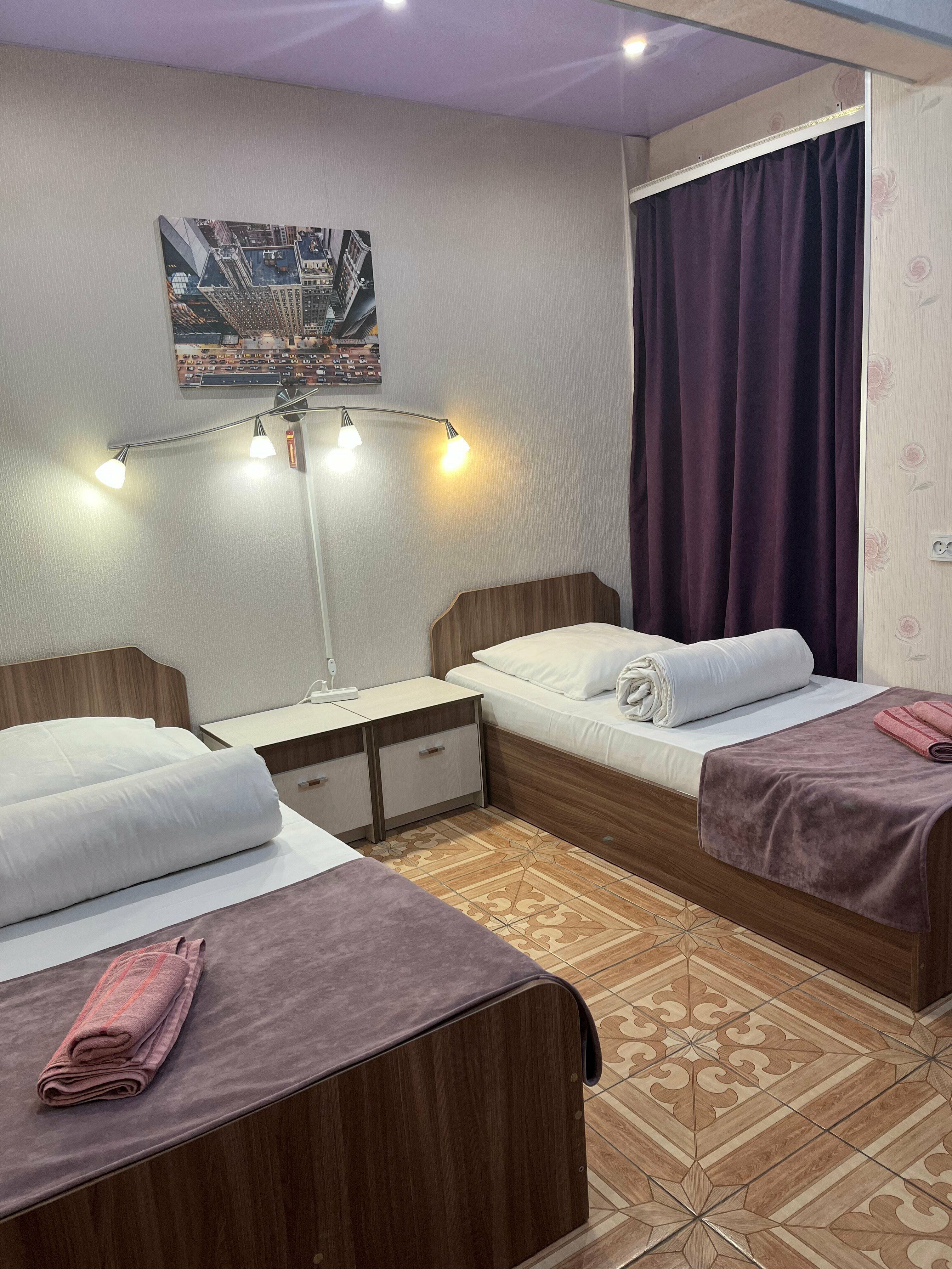 Стандартный номер с 2 односпальными кроватями и диваном