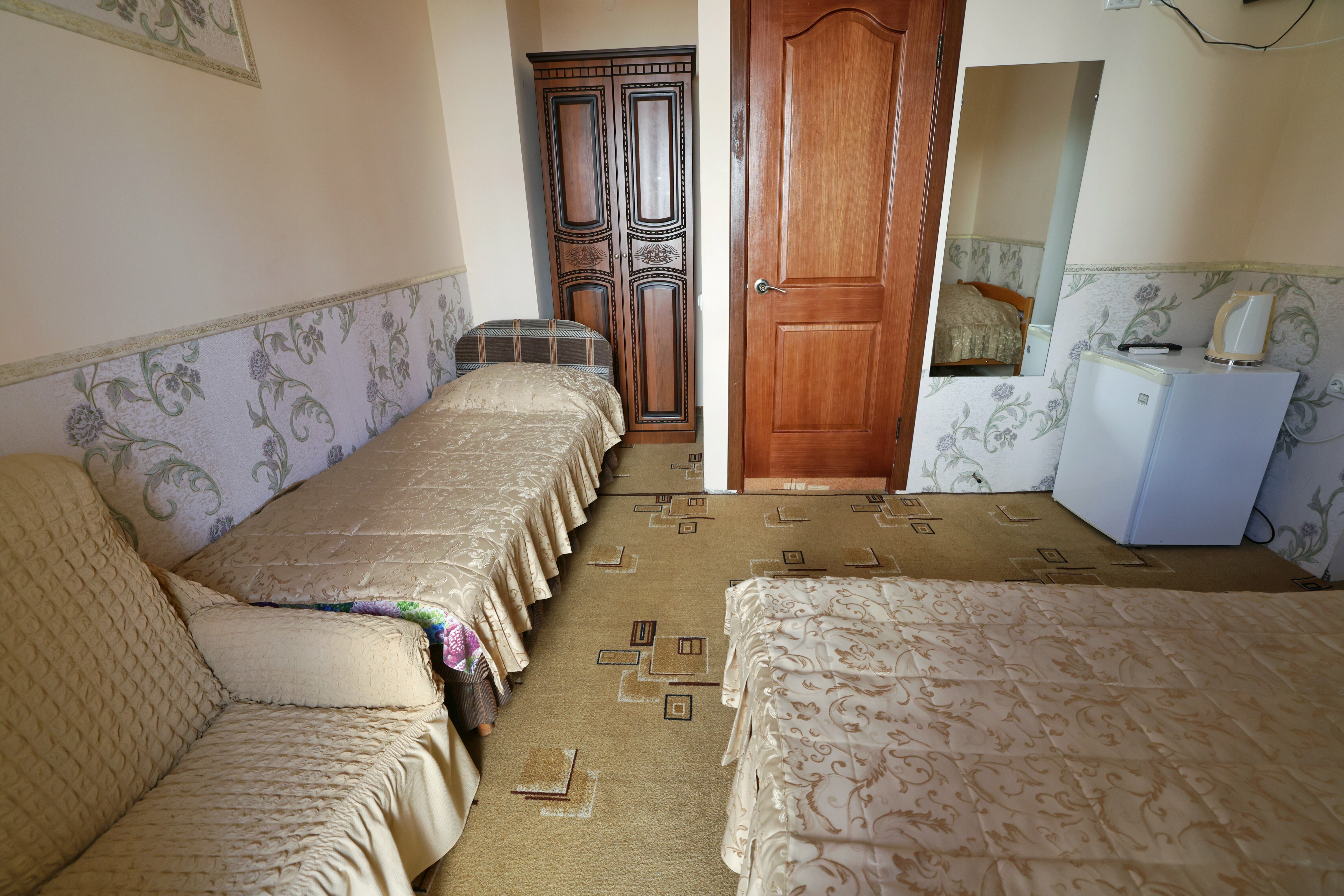 Трехместный номер с видом на горы